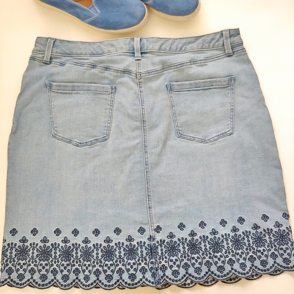 Talbots mini Plus size embroidered Jean skirt - Picture 2 of 5
